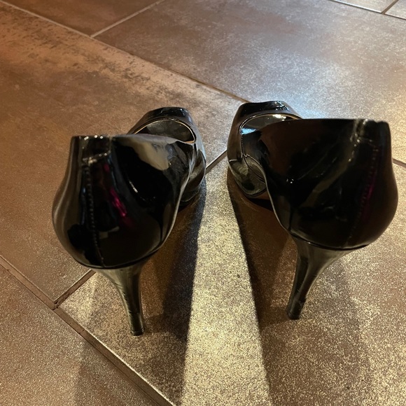 Heels - Picture 5 of 6